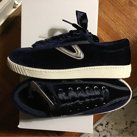 NIB TRETORN Nylite Navy Velvet Upper Sneakers 7M navy and silver ribbon lace up - Picture 8 of 11
